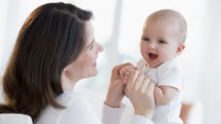 6 dấu hiệu trẻ sơ sinh yêu mẹ ngay từ cái nhìn đầu tiên: Xem con bạn có không nhé!